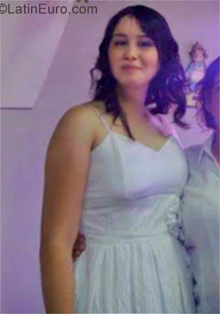 Date this nice looking Brazil girl Jessica from Curitiba BR9830