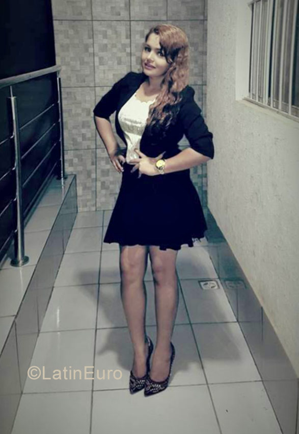 Date this foxy Brazil girl Rogelmia from Goiania BR9832