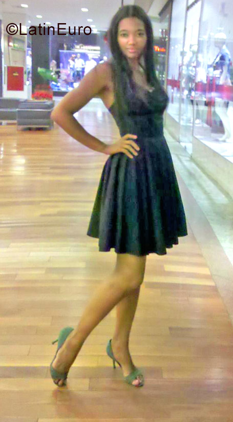 Date this sultry Brazil girl Josiclena from Brasilia BR9838