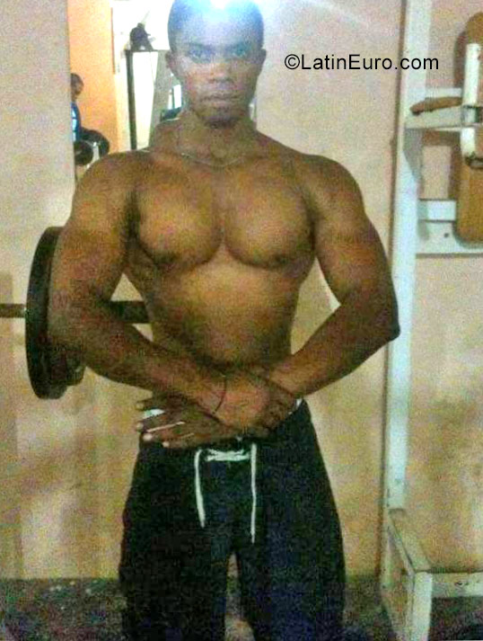 Date this voluptuous United States man WILBI from Santo Domingo US17731