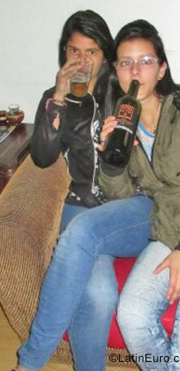 Date this young Colombia girl Carolina from Bogota CO19817