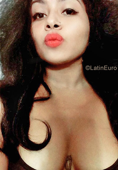 Date this attractive Colombia girl Vanessa from Bogota CO19827
