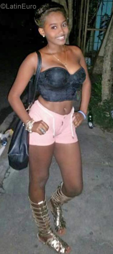 Date this sensual Dominican Republic girl Eimy from Santo Domingo DO27011