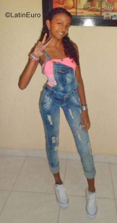 Date this lovely Colombia girl Natalia from Cartagena CO19883