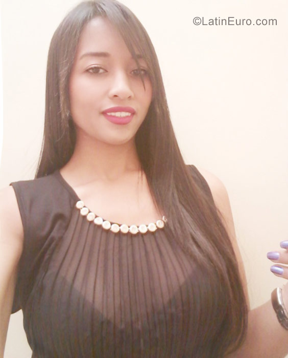 Date this cute Colombia girl Claudia from Bogota CO19886