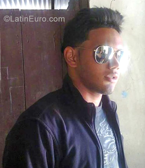 Date this voluptuous Dominican Republic man Junior from Santiago DO27029