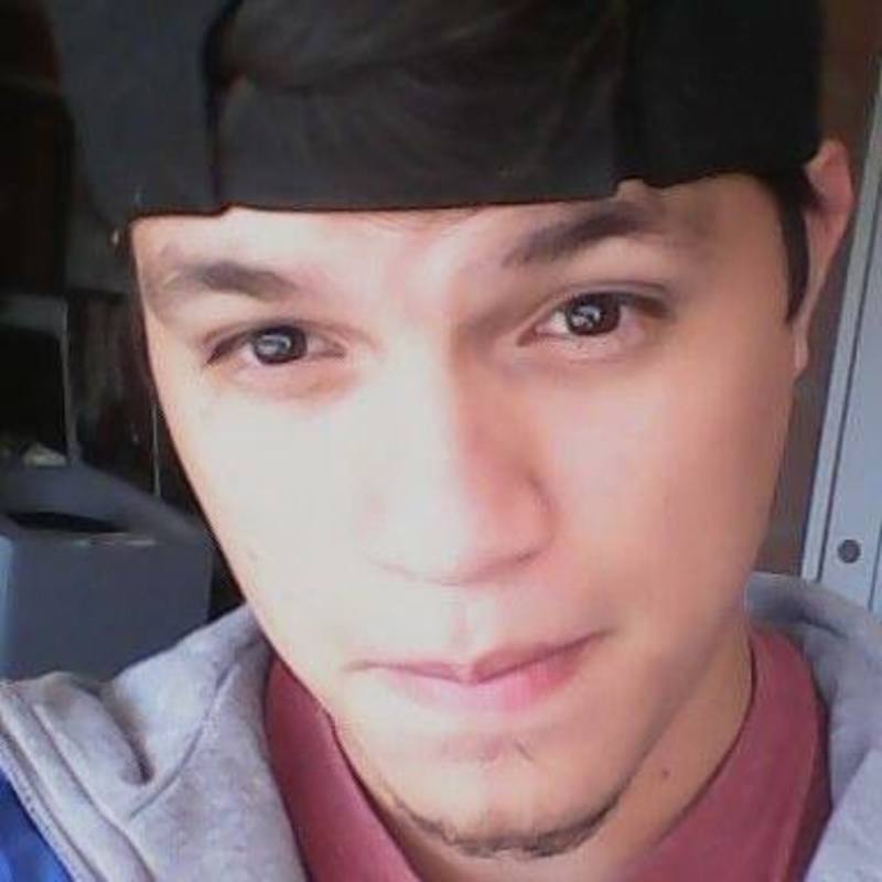 Date this nice looking Colombia man Alexander moril from Bogota CO19981