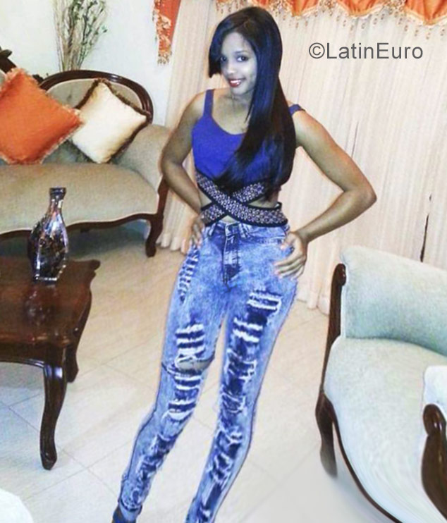 Date this funny Dominican Republic girl Karina from Higuey DO27198