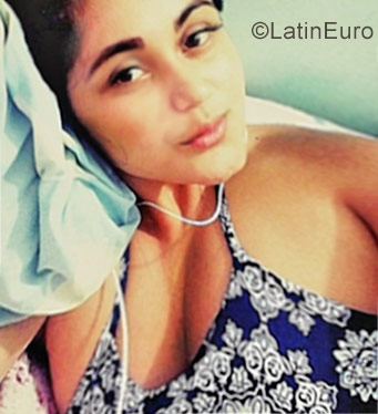 Date this good-looking Colombia girl Paola from Armenia CO20047