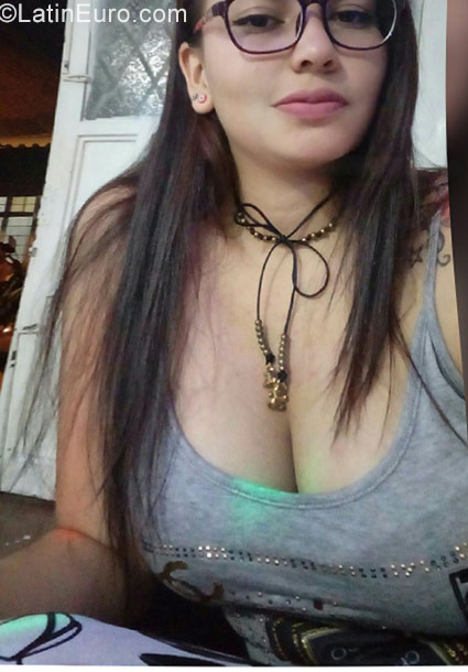 Date this sensual Colombia girl Leidy from Cali CO20334