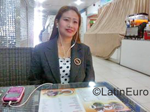 Date this beautiful United Arab Emirates girl Angela from Dubai PH950