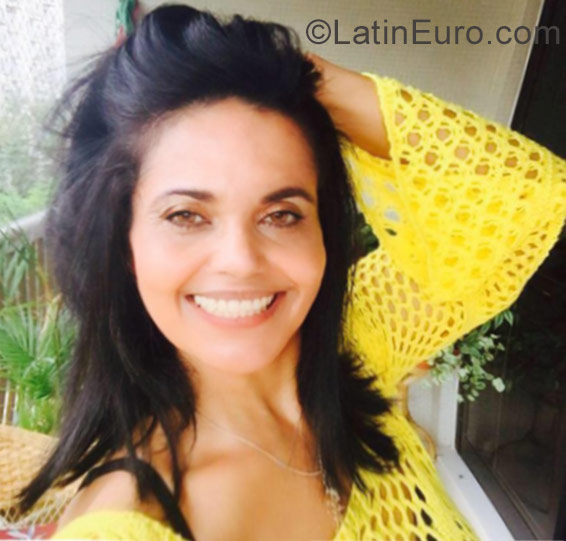 Date this foxy Brazil girl Barbara from Salvador BR9914