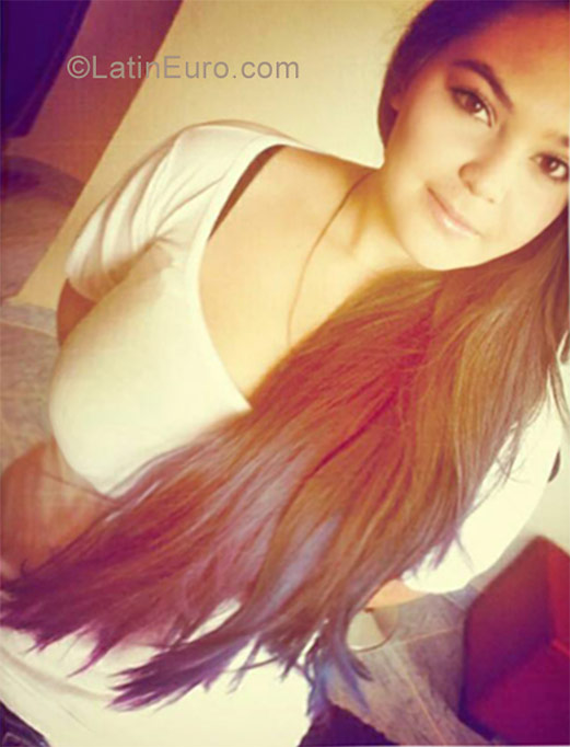 Date this cute Colombia girl Julieth from Medellin CO20702