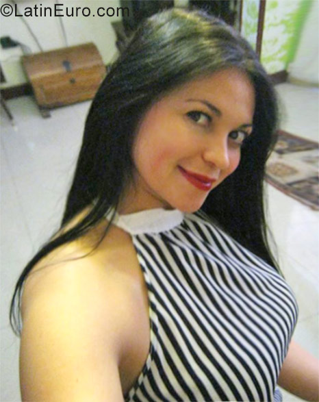 Date this young Colombia girl Jennifer from Bogota CO20990