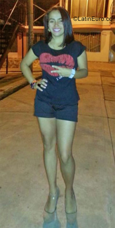 Date this happy Colombia girl Maria jose from Cali CO20992