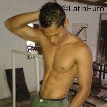 Date this pretty Colombia man Adi viloria from Bogota CO21009