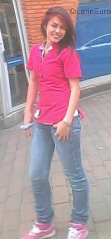 Date this stunning Colombia girl Kellyn from Bogota CO21093