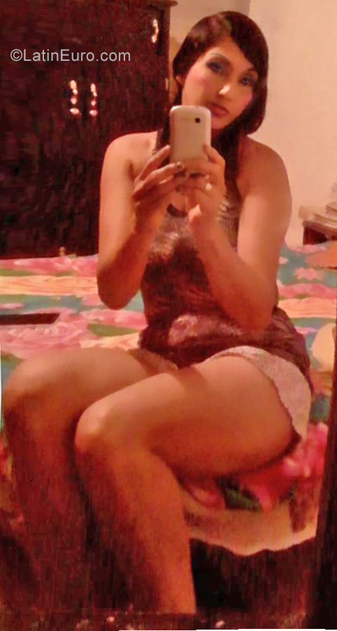 Date this charming Colombia girl Yulie from Manizales CO21111