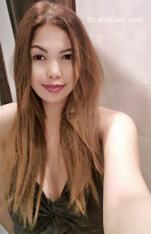 Date this charming Saudi Arabia girl Lady from Riyadh SA32