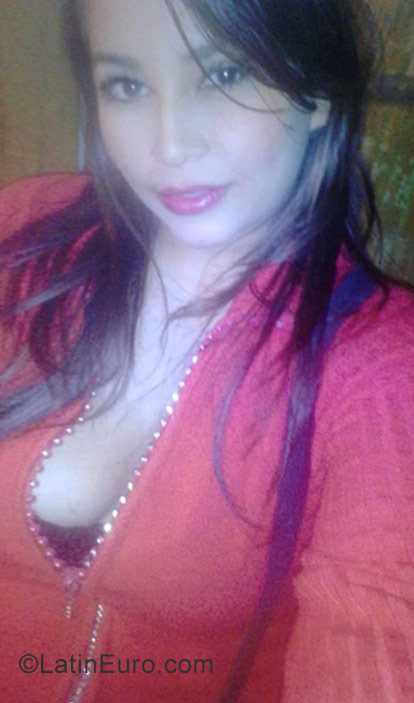 Date this sultry Colombia girl Isabella from Cali CO21262