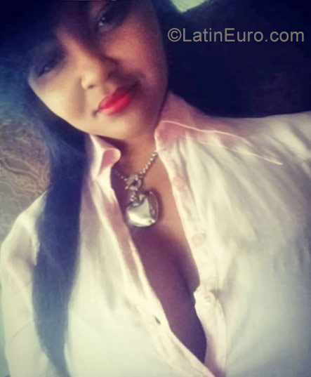 Date this charming Dominican Republic girl Laudy from Santo Domingo DO28461