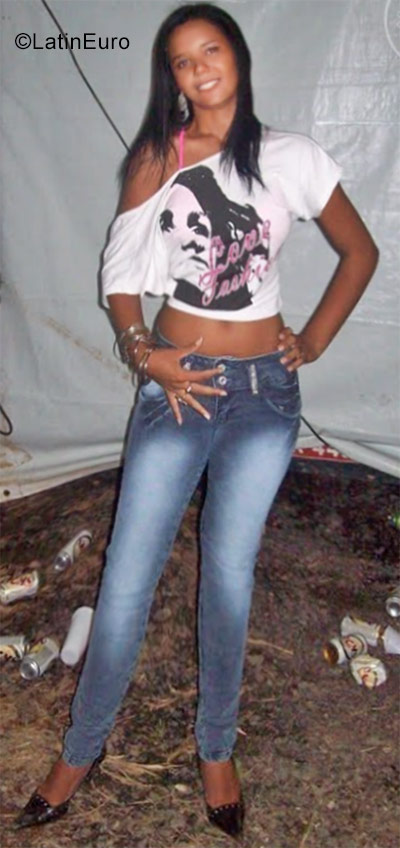 Date this lovely Brazil girl Dani from Padre Paraiso BR10016