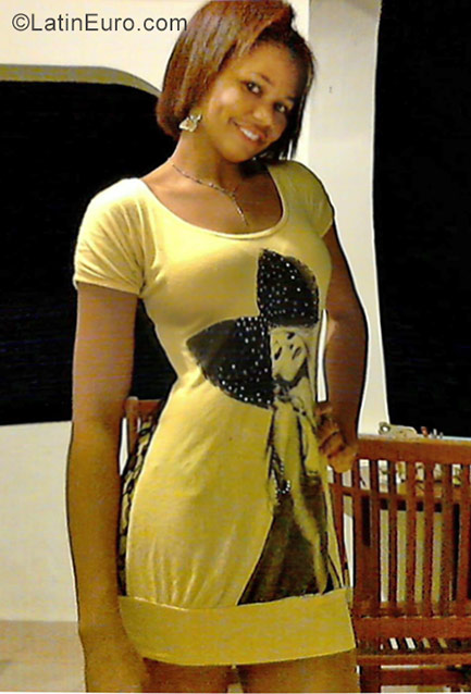 Date this lovely Dominican Republic girl Anyi from Santiago DO28548