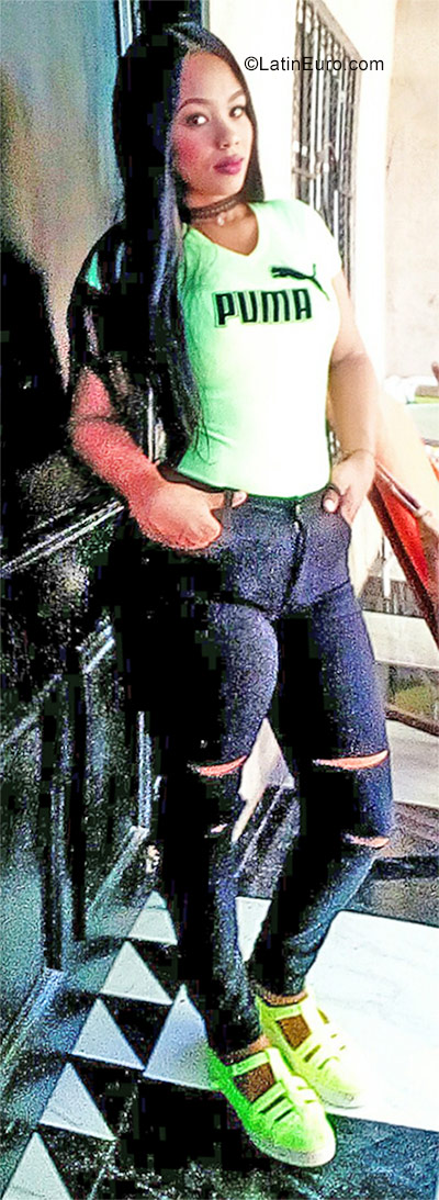 Date this happy Colombia girl Yoly from Santa Marta CO21341