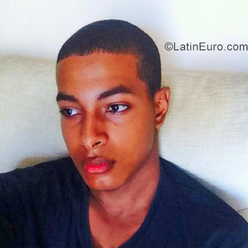 Date this exotic Dominican Republic man Israel from Santo Domingo DO28676