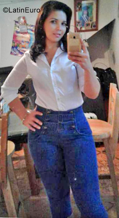 Date this nice looking Colombia girl Liliana from Bucaramanga CO21551