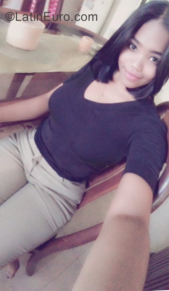 Date this hard body Dominican Republic girl Mihara from Santo Domingo DO28876