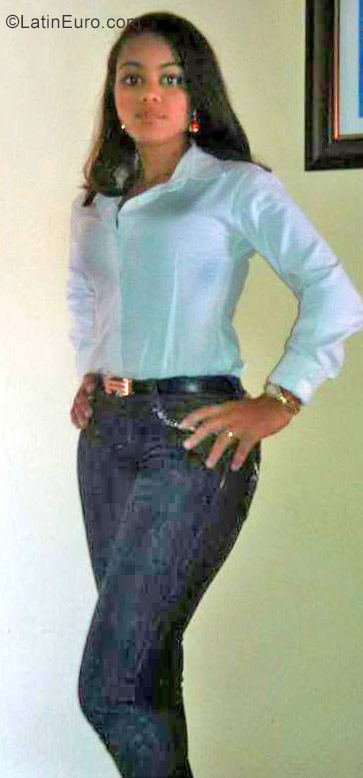 Date this sultry Dominican Republic girl Glenny from La Romana DO40303