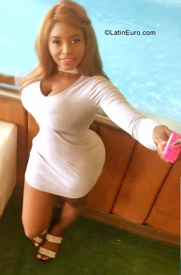 Date this good-looking Spain girl Natasha from Madrid ES372
