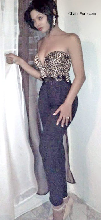 Date this lovely Dominican Republic girl Andrena from Santiago DO29029
