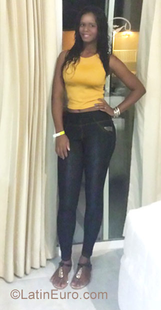 Date this hot Dominican Republic girl Vieliz from Santo Domingo DO39986