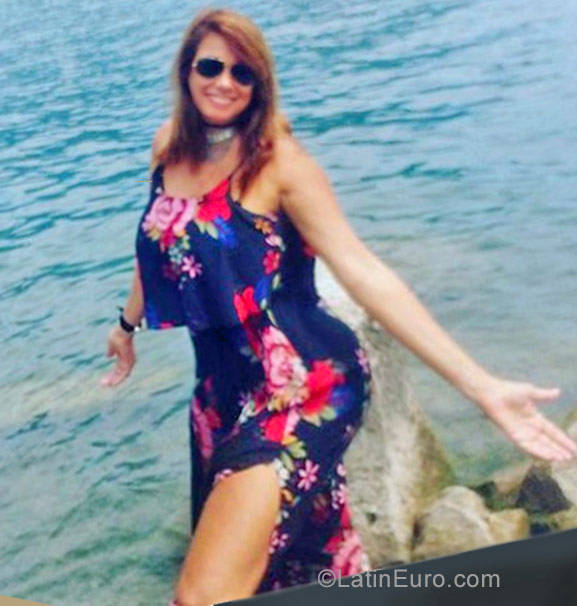 Date this beautiful Brazil girl Ana Carolina from Rio De Janeiro BR10142