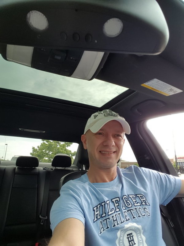 Date this georgeous United States man Kombi from Mount Prospect US21338