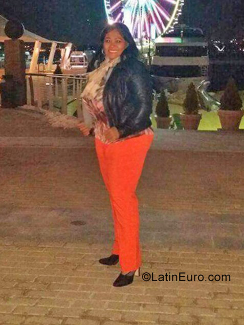 Date this pretty Colombia girl Luz marina from Cali CO21995