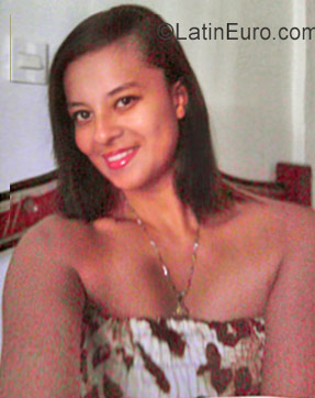 Date this pretty Colombia girl Yuri from Cali CO21997