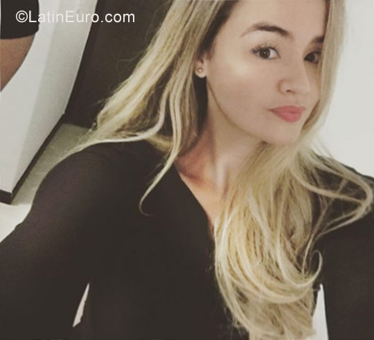 Date this nice looking Colombia girl Lizeth tabares from Medellín CO22010