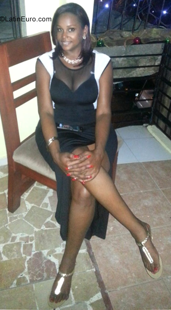 Date this sultry Dominican Republic girl Miriam from Santo Domingo DO29696