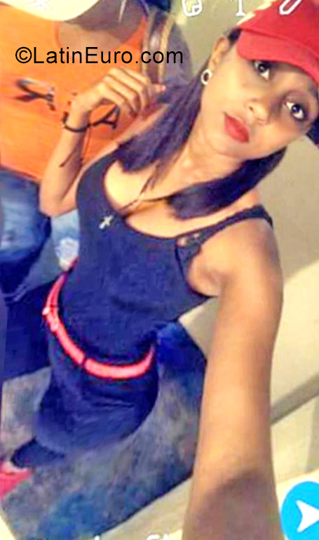 Date this sensual Dominican Republic girl Katherin Ynoa from La Vega DO29727