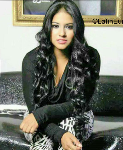 Date this voluptuous Colombia girl Andrea from Cali CO22087