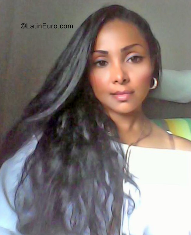 Date this hot Colombia girl Lyda from Bogota CO22160