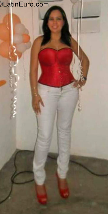 Date this happy Dominican Republic girl Darolyn from Santo Domingo DO39889