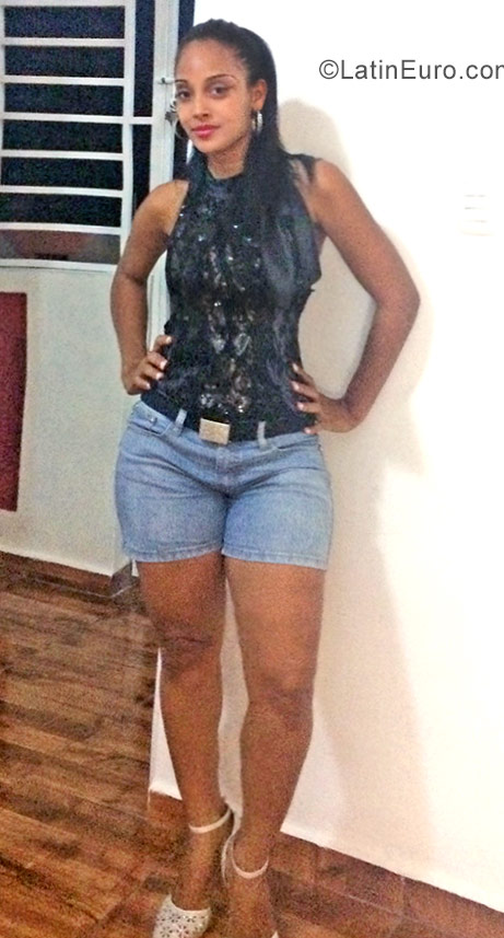 Date this attractive Dominican Republic girl Johanna from Santo Domingo DO30074