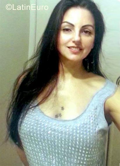 Date this hot Brazil girl Erika from Sao Paulo BR10241