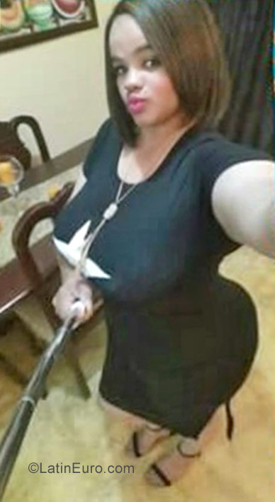 Date this voluptuous Dominican Republic girl Samantha from Santo Domingo DO56799