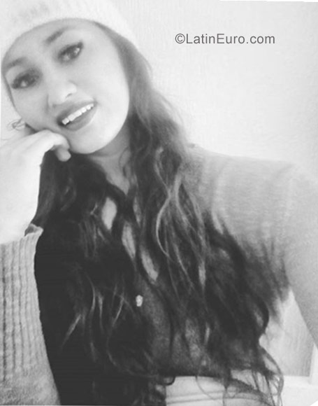 Date this lovely Colombia girl Natalia from Bogota CO22262