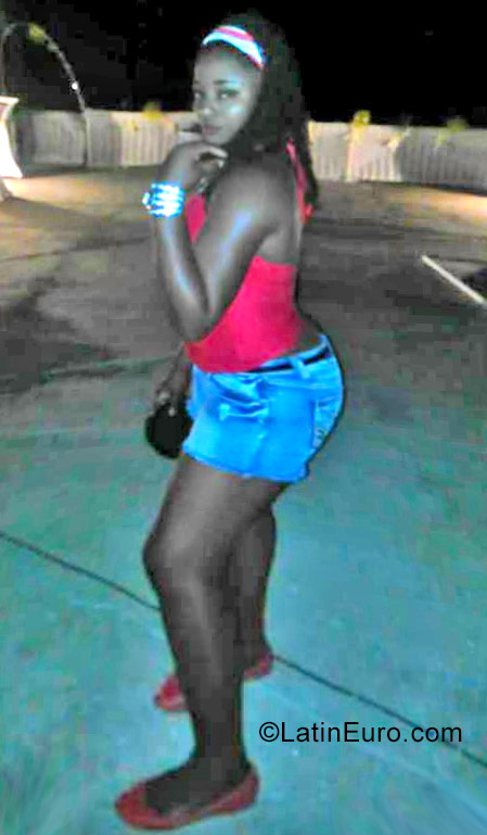 Date this fun Jamaica girl Shanti from Kingston JM2513